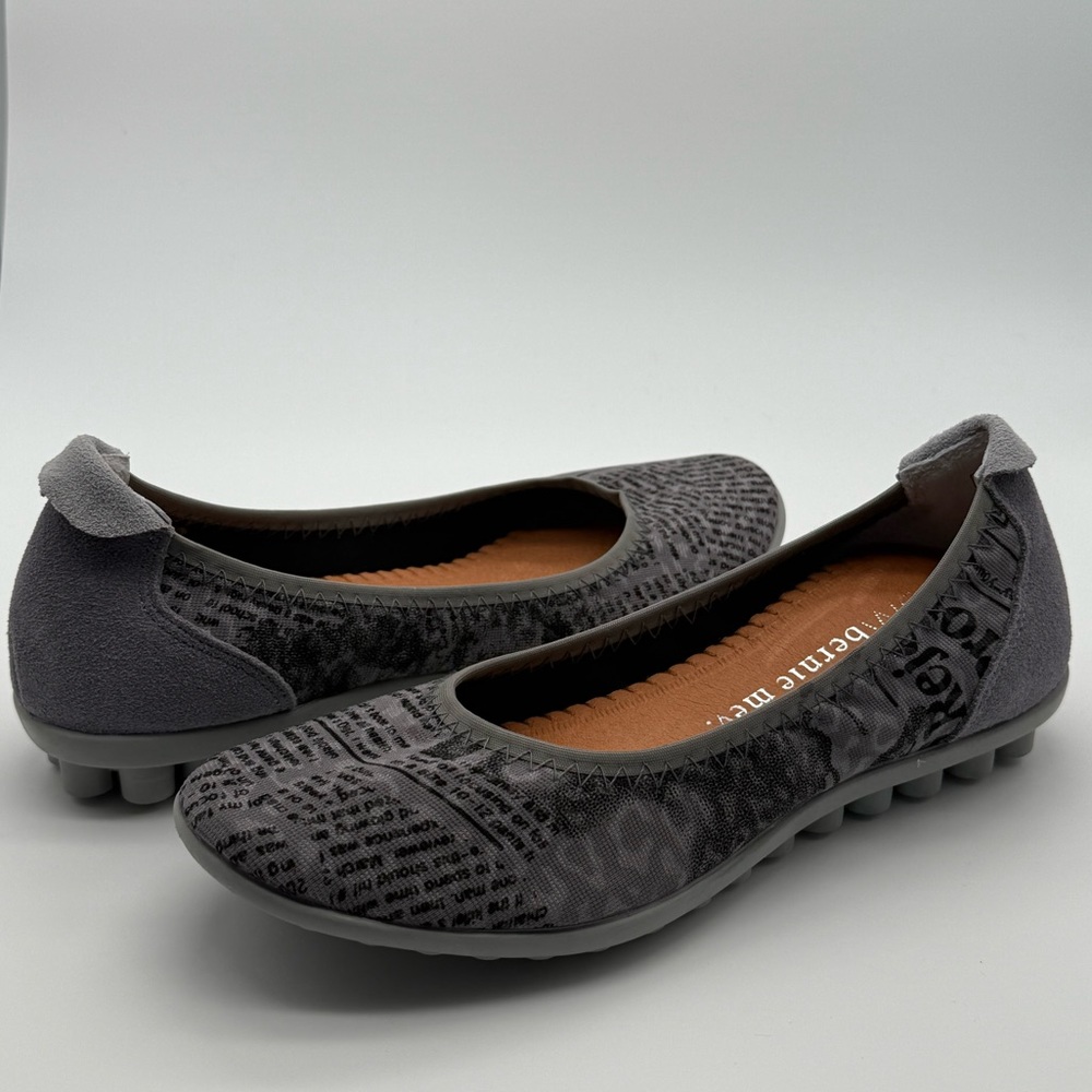 bernie mev. Gray Text-Print Ballet Flats